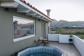 Ermis Luxury Suites & Apartments