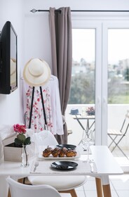 Ermis Luxury Suites & Apartments