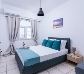 Ermis Luxury Suites & Apartments