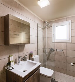 Ermis Luxury Suites & Apartments