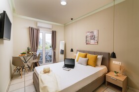 Ermis Luxury Suites & Apartments