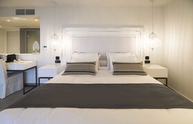 Insula Alba Sea Side Resort & Spa
