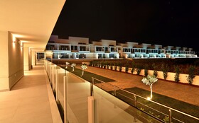 Insula Alba Sea Side Resort & Spa