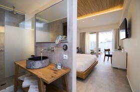 Insula Alba Sea Side Resort & Spa