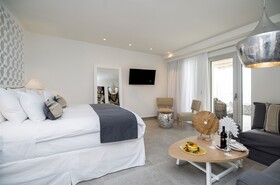 Insula Alba Sea Side Resort & Spa
