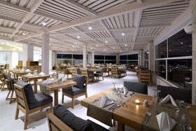 Insula Alba Sea Side Resort & Spa
