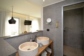 Insula Alba Sea Side Resort & Spa