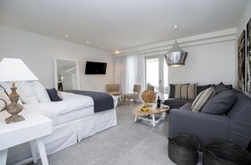 Insula Alba Sea Side Resort & Spa