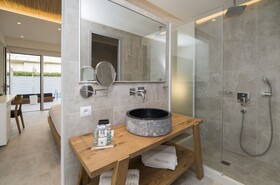 Insula Alba Sea Side Resort & Spa