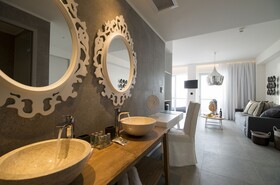 Insula Alba Sea Side Resort & Spa