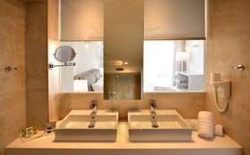 Insula Alba Sea Side Resort & Spa