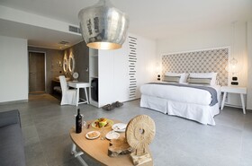 Insula Alba Sea Side Resort & Spa