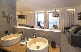 Insula Alba Sea Side Resort & Spa
