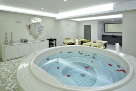 Insula Alba Sea Side Resort & Spa