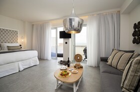 Insula Alba Sea Side Resort & Spa