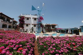 Paul Marie Hotel & Bungalows