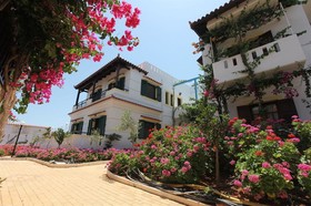 Paul Marie Hotel & Bungalows