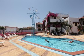 Paul Marie Hotel & Bungalows