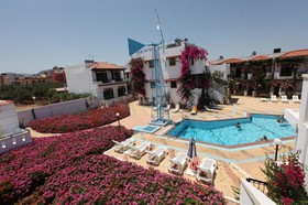 Paul Marie Hotel & Bungalows