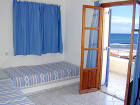 Mikes Beach Apartments & Studios
