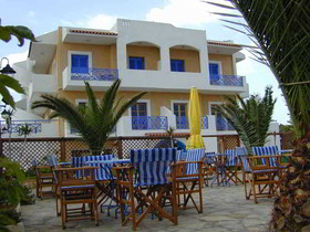 Mikes Beach Apartments & Studios