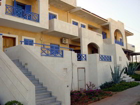 Mikes Beach Apartments & Studios