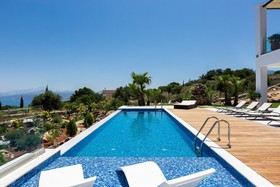 Villa Blue Skyline