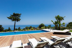 Villa Blue Skyline