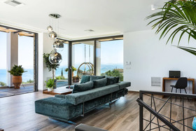 Villa Blue Skyline