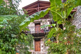 Stone Village Petrino Horio
