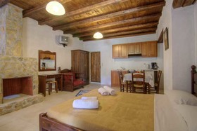Stone Village Petrino Horio