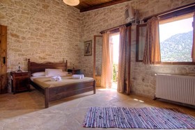 Stone Village Petrino Horio