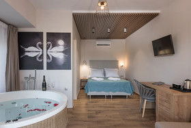Aequor Luxury Rooms & Apartments