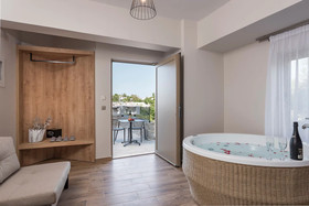 Aequor Luxury Rooms & Apartments