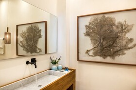Nyx Chic Manor hotel