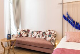 Nyx Chic Manor hotel