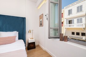 Nyx Chic Manor hotel