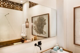 Nyx Chic Manor hotel