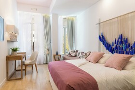 Nyx Chic Manor hotel