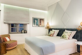 Nyx Chic Manor hotel