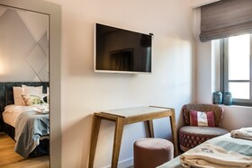 Nyx Chic Manor hotel