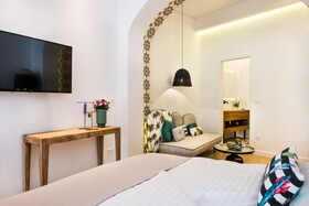 Nyx Chic Manor hotel