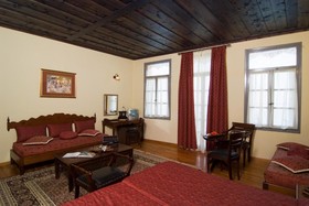 Belmondo Hotel & Suites