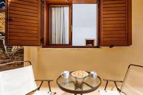 Deluxe Hotel