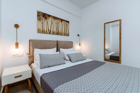 Deluxe Hotel
