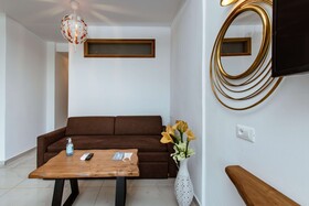 Deluxe Hotel