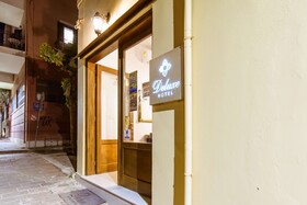 Deluxe Hotel