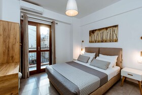 Deluxe Hotel