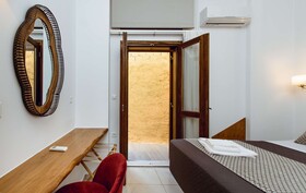 Deluxe Hotel