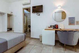Deluxe Hotel